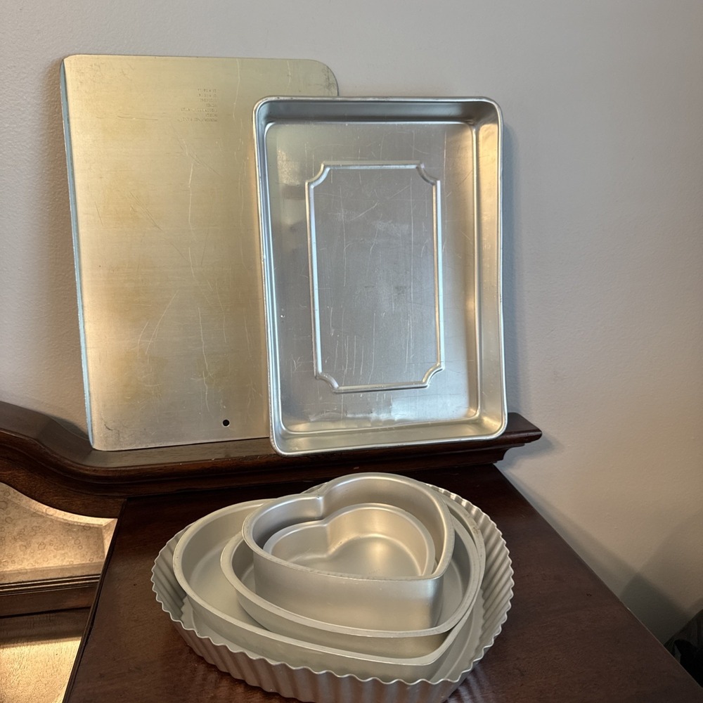 7 Pc. Wilton Pans, Heart Shaped (5), Cookie sheet, Baking Pan Vintage